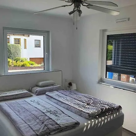 Ruhige Wohnung mit Terrasse Oberbrechen Exterior foto