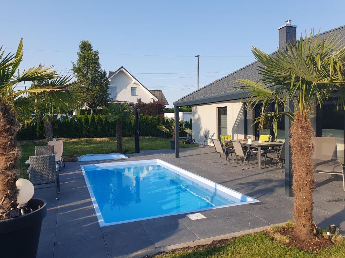 Ruhige Mit Terrasse