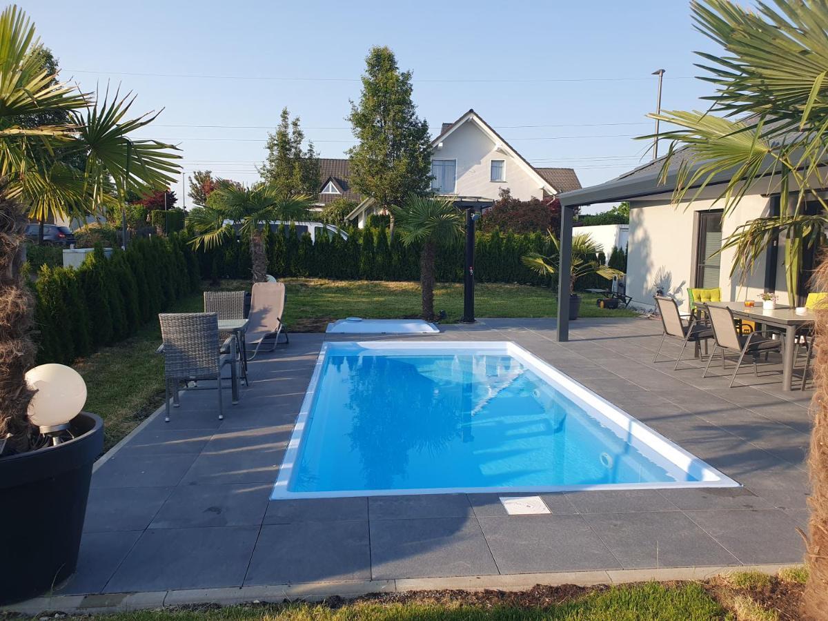 Ruhige Mit Terrasse